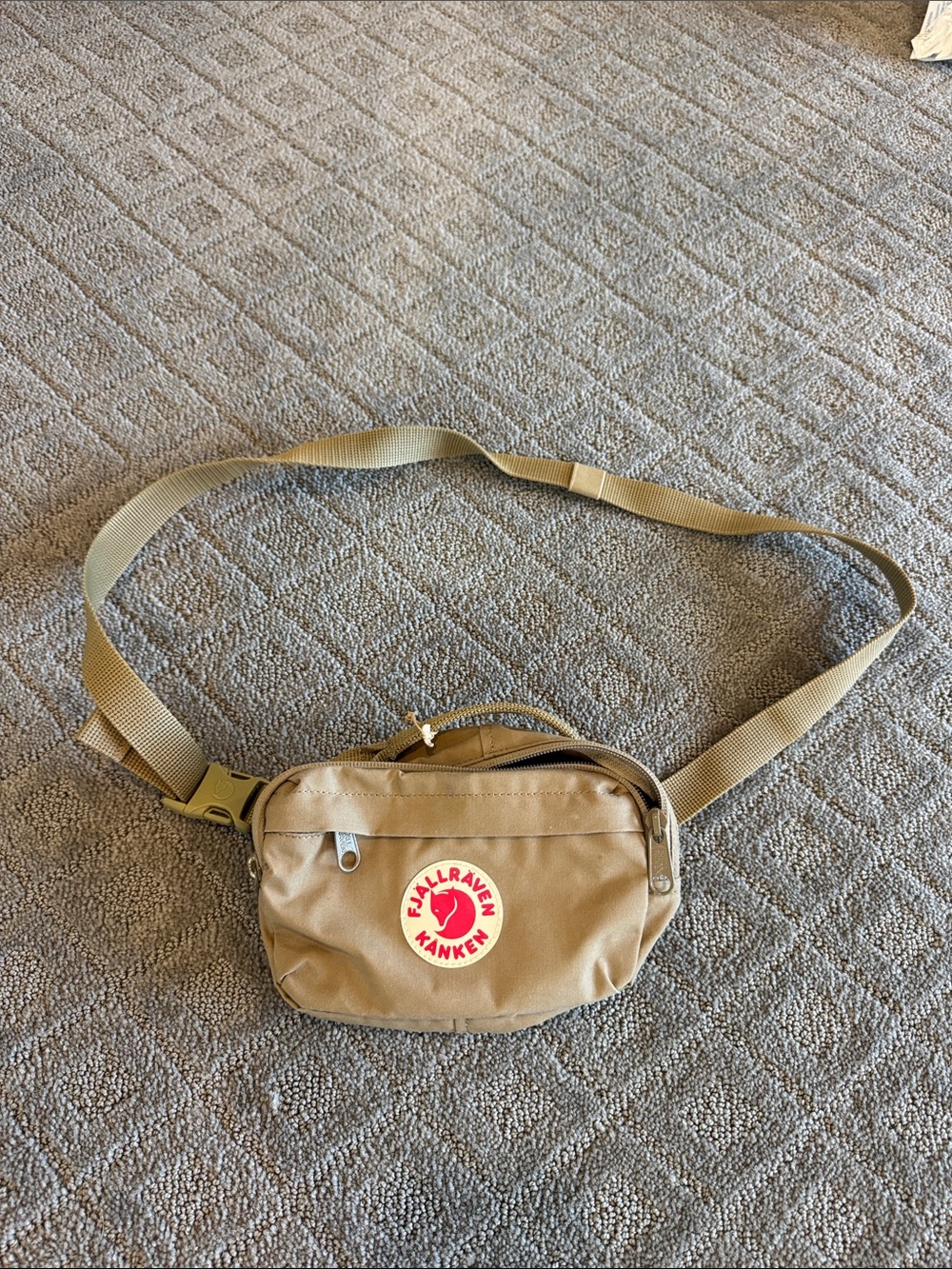 Fjallraven Kånken Crossbody Pack - Tan with Red Logo